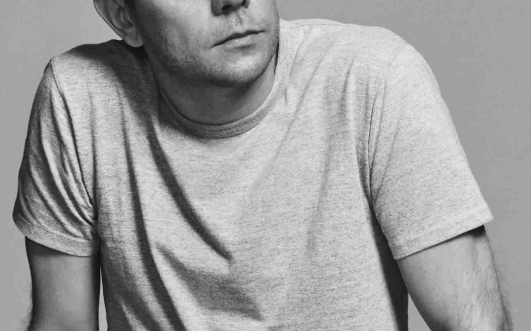 Dior nomme Jonathan Anderson directeur artistique des collections femme, homme et haute couture.