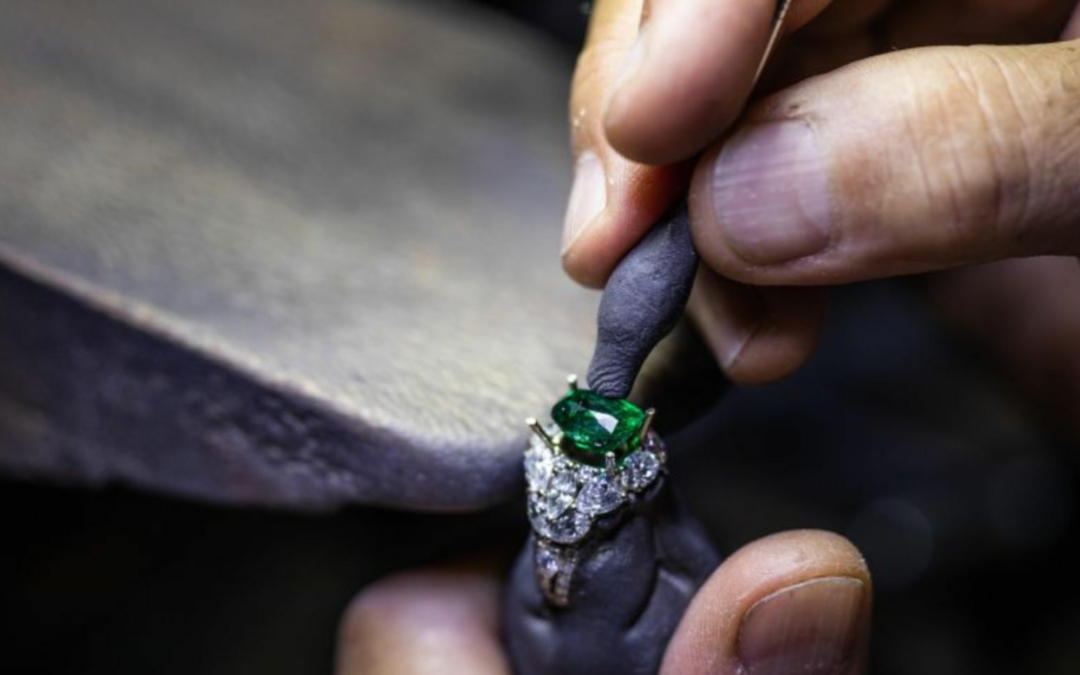 Kering mise sur la joaillerie avec Raselli Franco Group